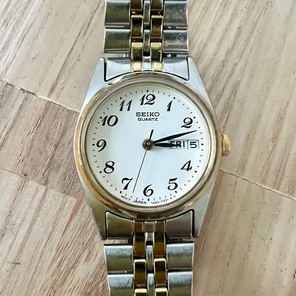 Seiko ladies two-tone classic dress watch NEW BATTERY - Picture 1 of 12